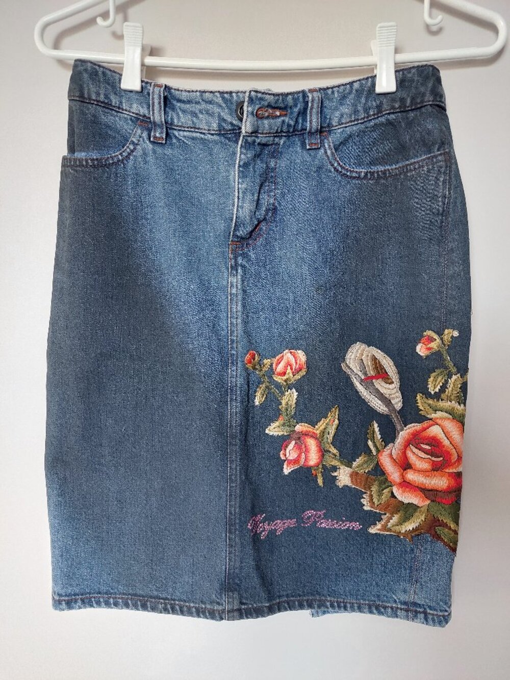 Voyage Passion Women's Size 4 embroidered Floral Denim Skirt Made In Italy